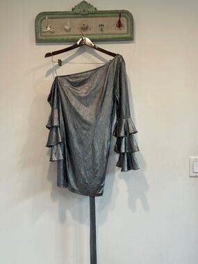 Tea n Cup Metallic Silver One-Shoulder Mini Dress Tiered Ruffle Sleeves small